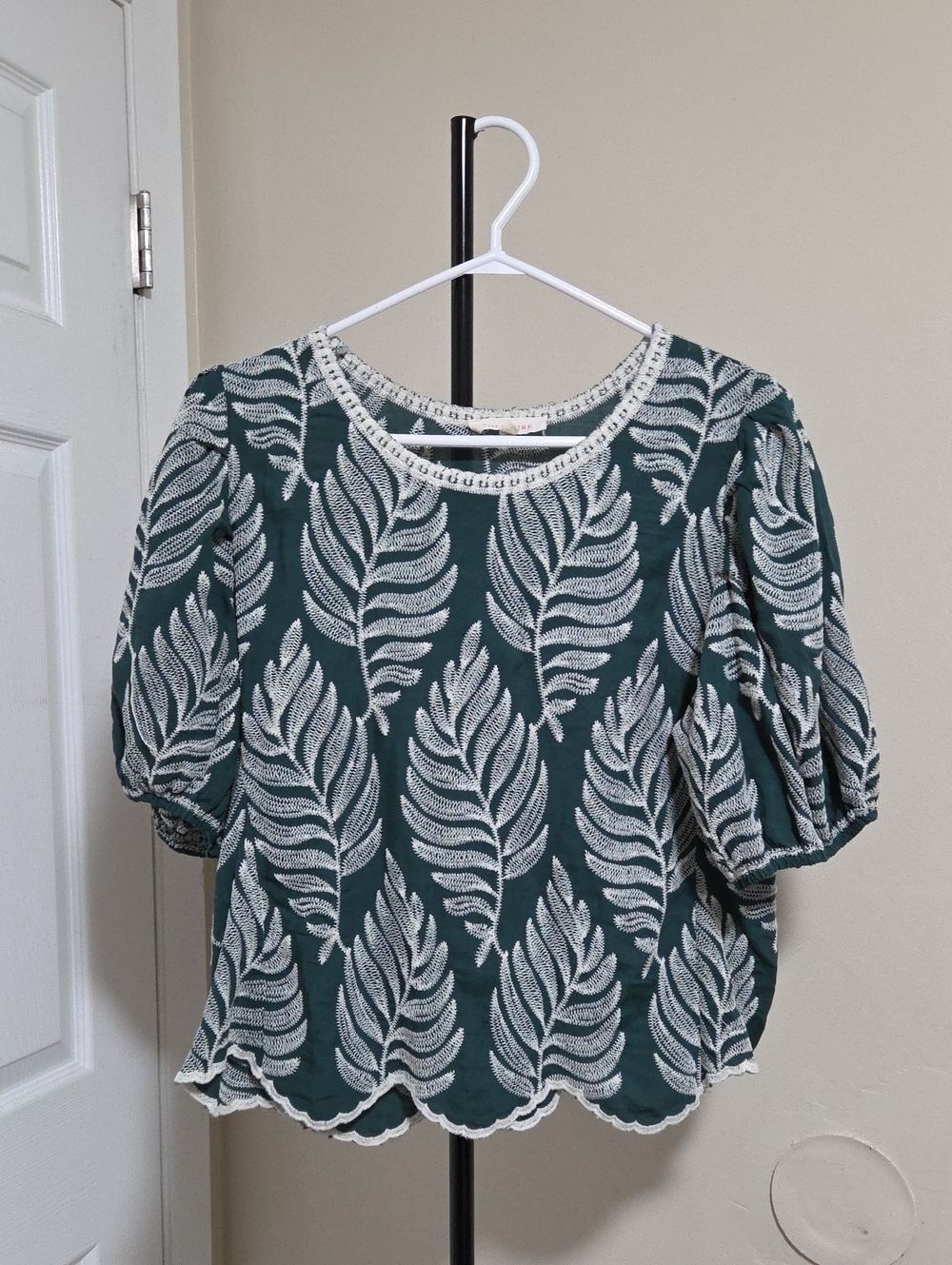 Solitaire Teal Leaf-Print Puff Sleeve Blouse